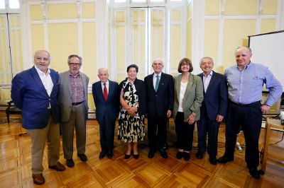 El evento reunió a destacados académicos y exparlamentarios para reflexionar sobre los últimos procesos constituyentes.